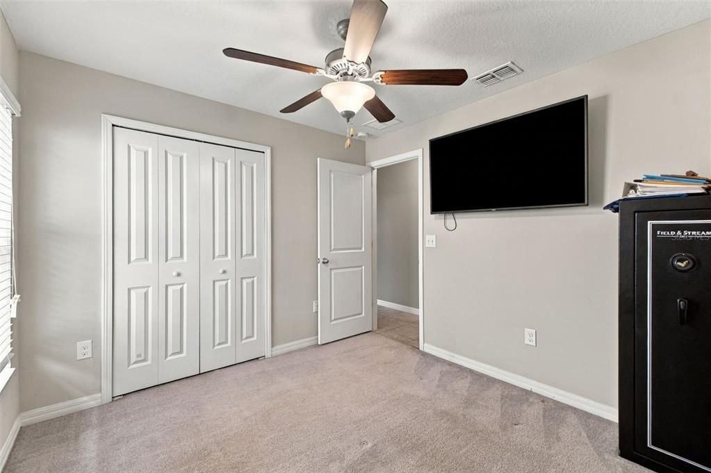 For Sale: $310,000 (4 beds, 2 baths, 1918 Square Feet)