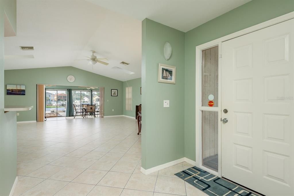 For Rent: $2,750 (2 beds, 2 baths, 1811 Square Feet)
