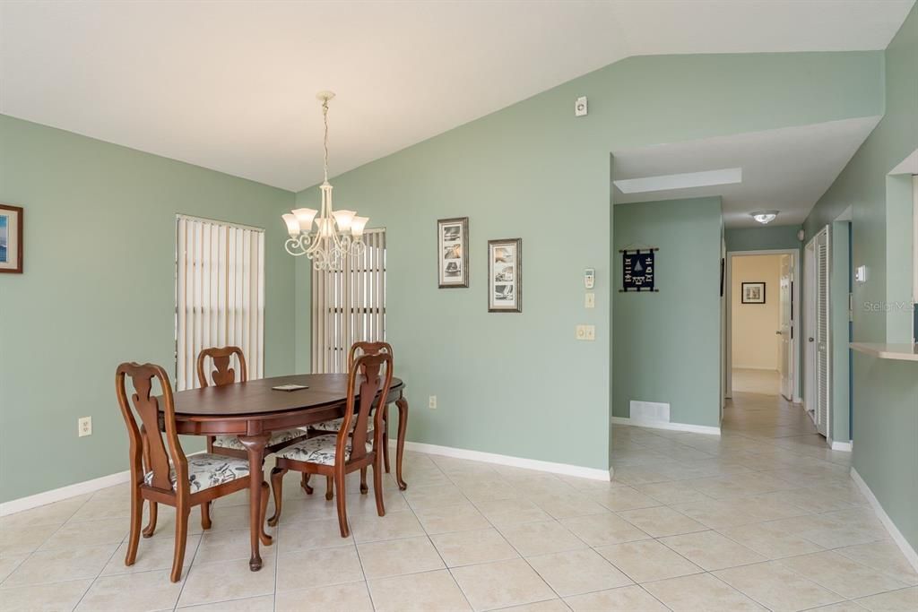 For Rent: $2,750 (2 beds, 2 baths, 1811 Square Feet)