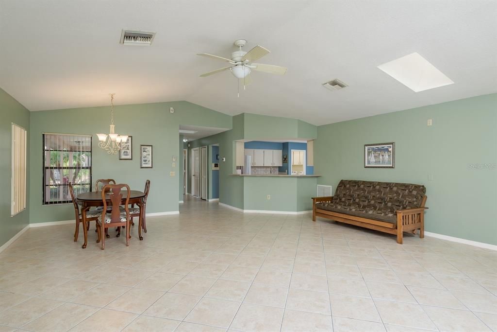 For Rent: $2,750 (2 beds, 2 baths, 1811 Square Feet)