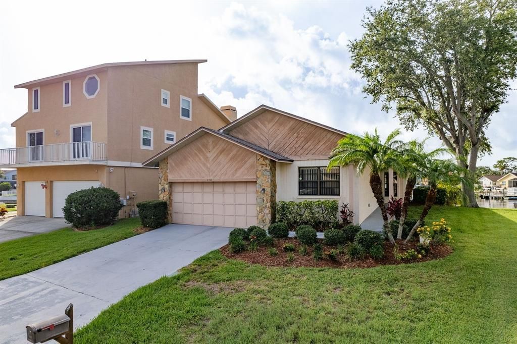 For Rent: $2,750 (2 beds, 2 baths, 1811 Square Feet)