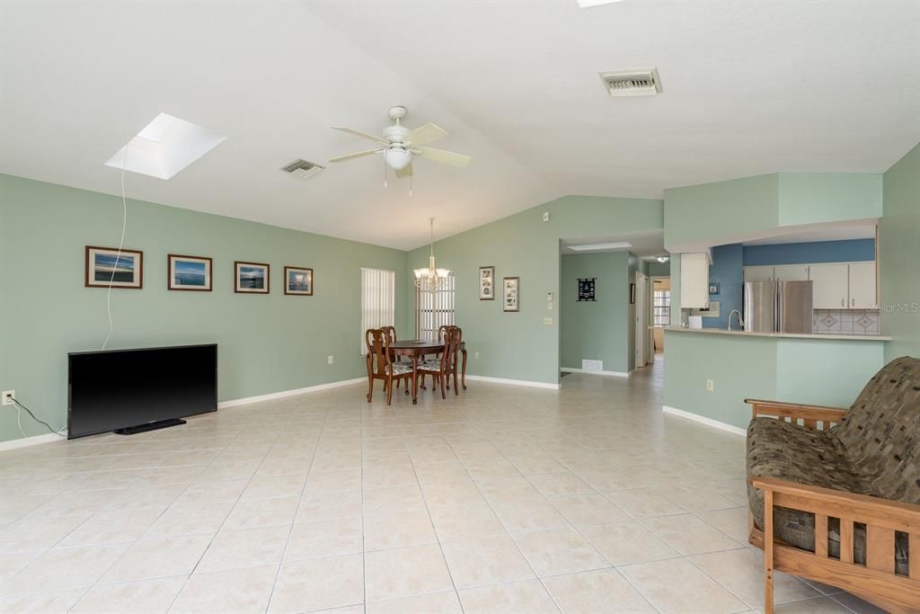 For Rent: $2,750 (2 beds, 2 baths, 1811 Square Feet)