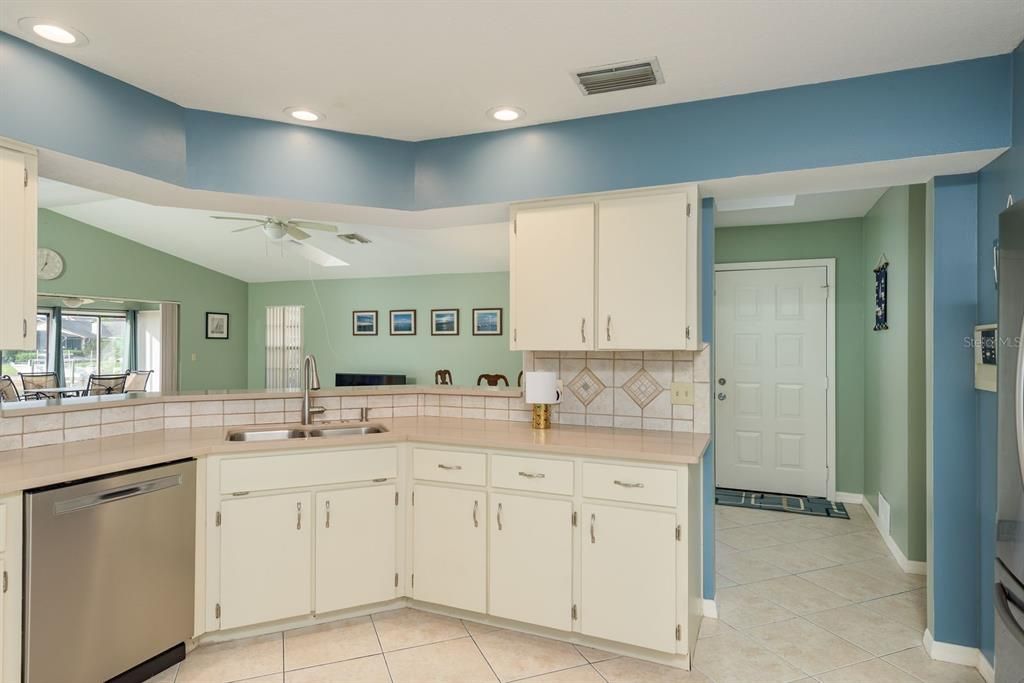 For Rent: $2,750 (2 beds, 2 baths, 1811 Square Feet)