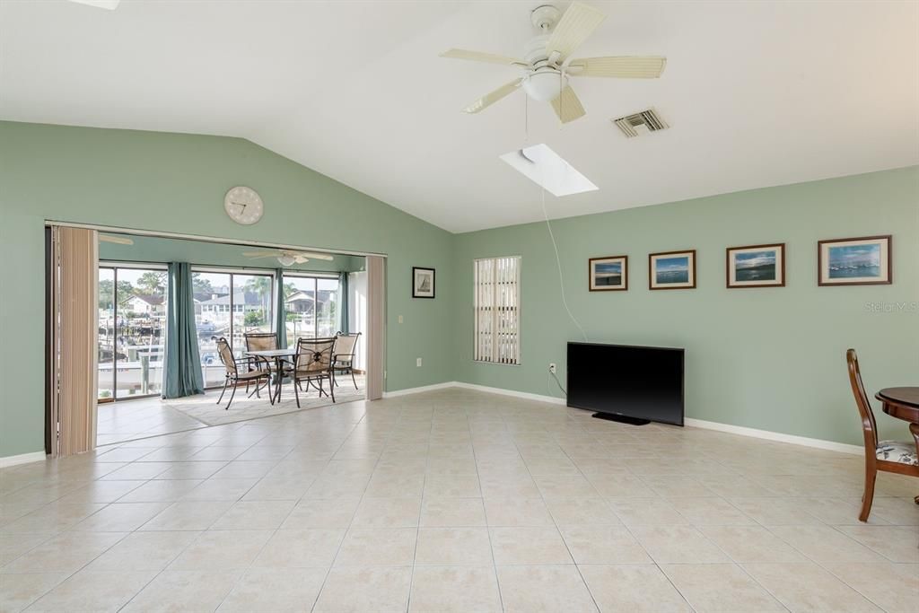 For Rent: $2,750 (2 beds, 2 baths, 1811 Square Feet)