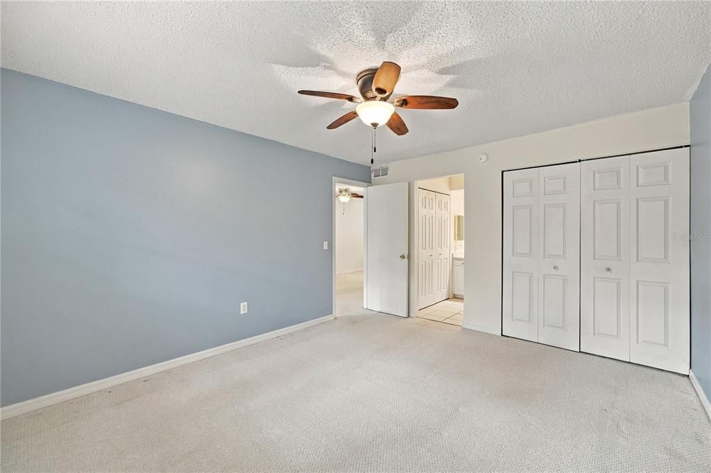 For Sale: $145,000 (2 beds, 2 baths, 886 Square Feet)