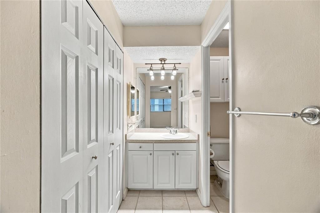 For Sale: $145,000 (2 beds, 2 baths, 886 Square Feet)