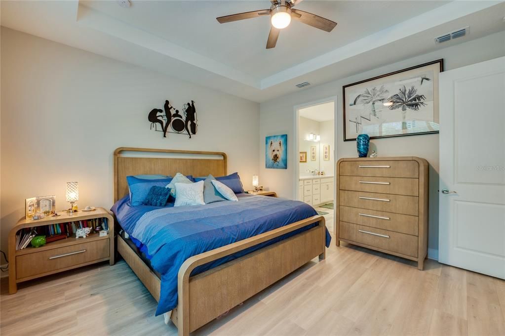 En Venta: $725,000 (3 camas, 3 baños, 2129 Pies cuadrados)