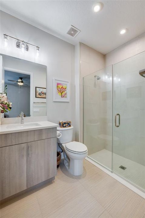En Venta: $725,000 (3 camas, 3 baños, 2129 Pies cuadrados)