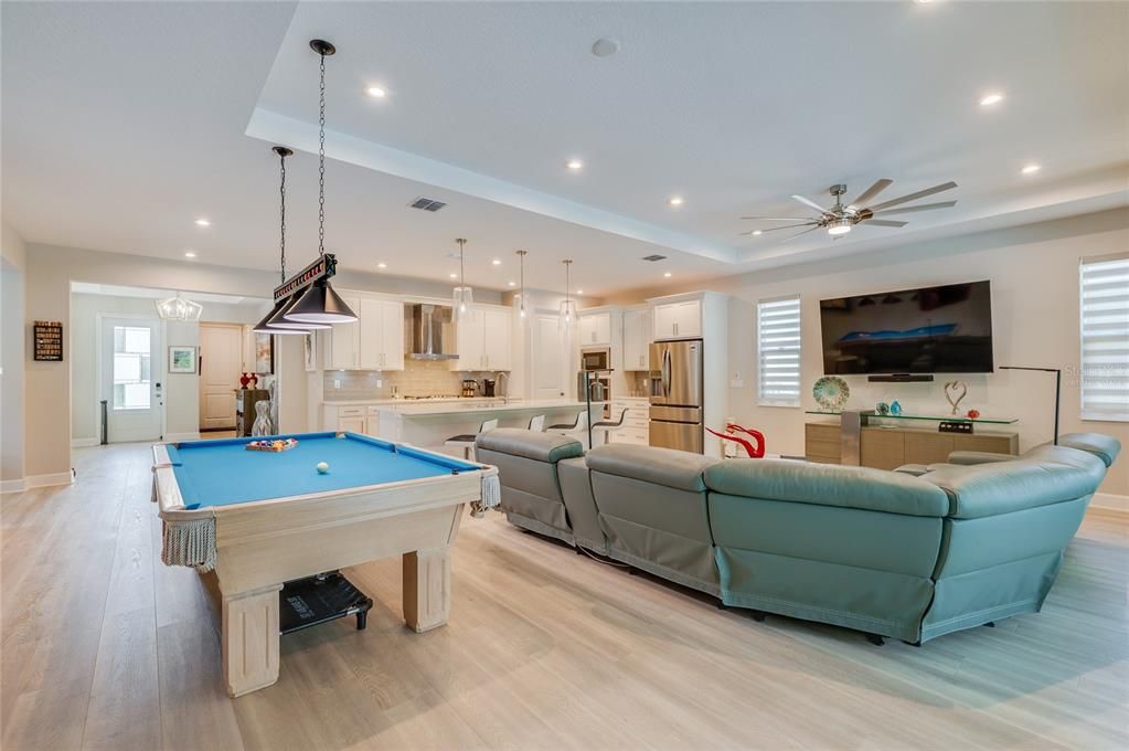 En Venta: $725,000 (3 camas, 3 baños, 2129 Pies cuadrados)