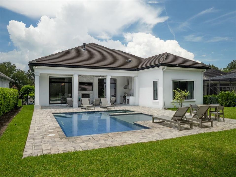 En Venta: $1,600,000 (3 camas, 3 baños, 2690 Pies cuadrados)
