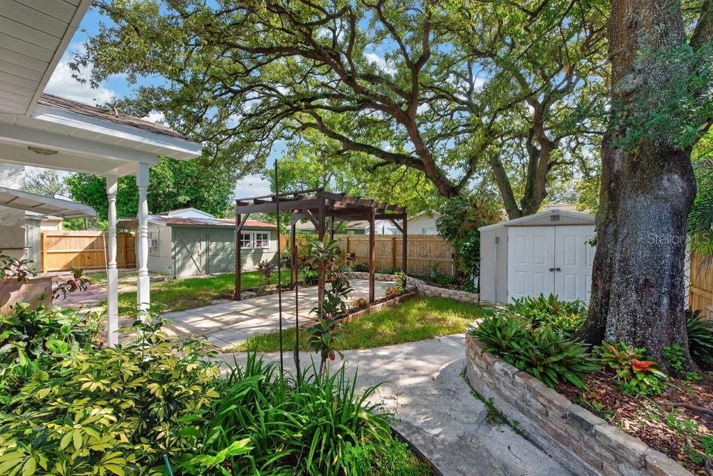 For Sale: $565,000 (5 beds, 3 baths, 2960 Square Feet)