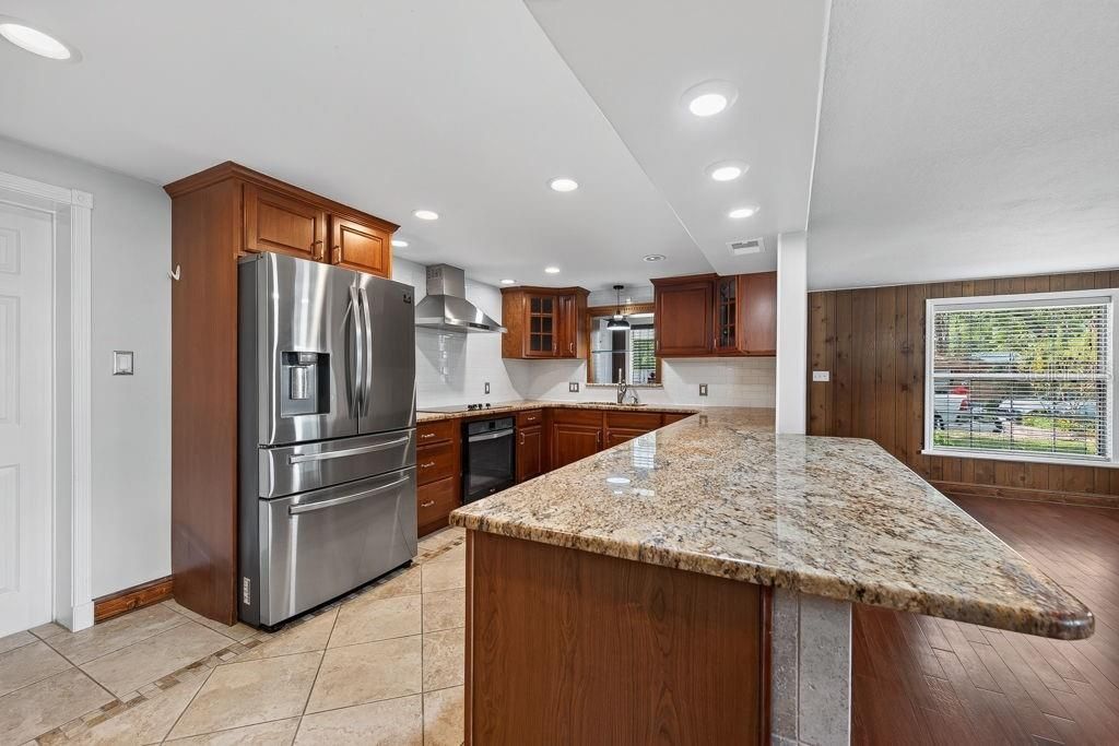 For Sale: $565,000 (5 beds, 3 baths, 2960 Square Feet)