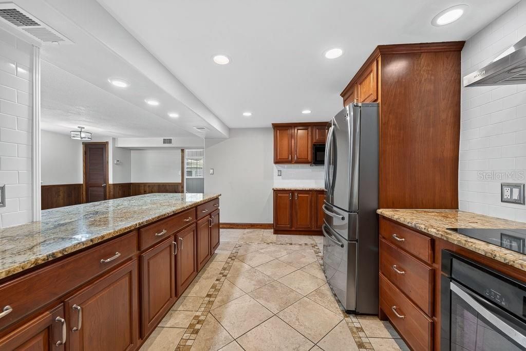 For Sale: $565,000 (5 beds, 3 baths, 2960 Square Feet)
