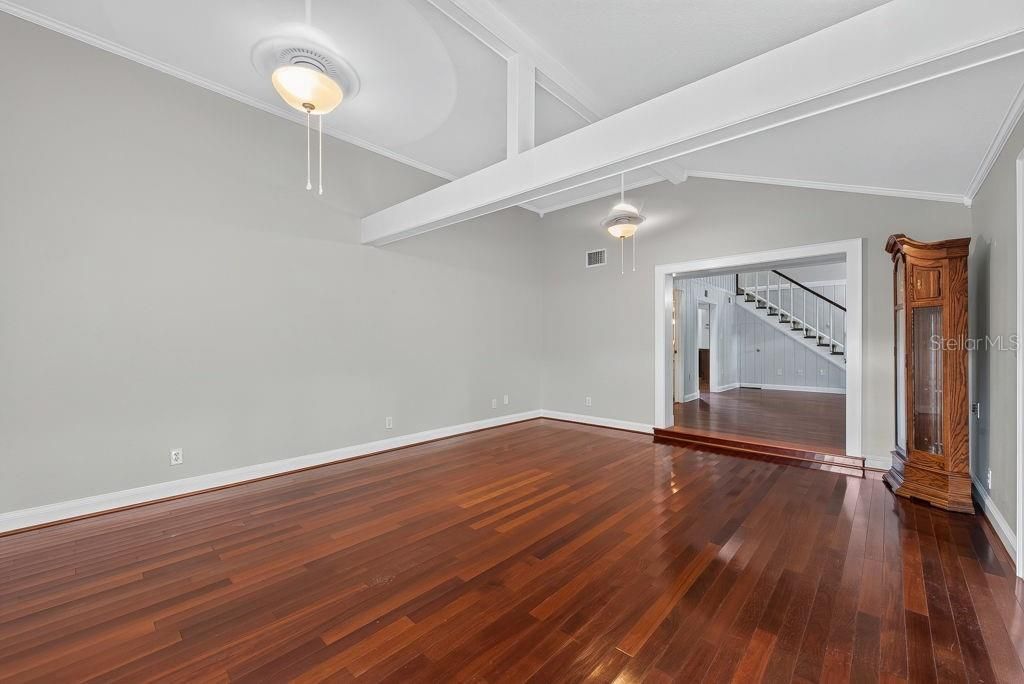 For Sale: $565,000 (5 beds, 3 baths, 2960 Square Feet)