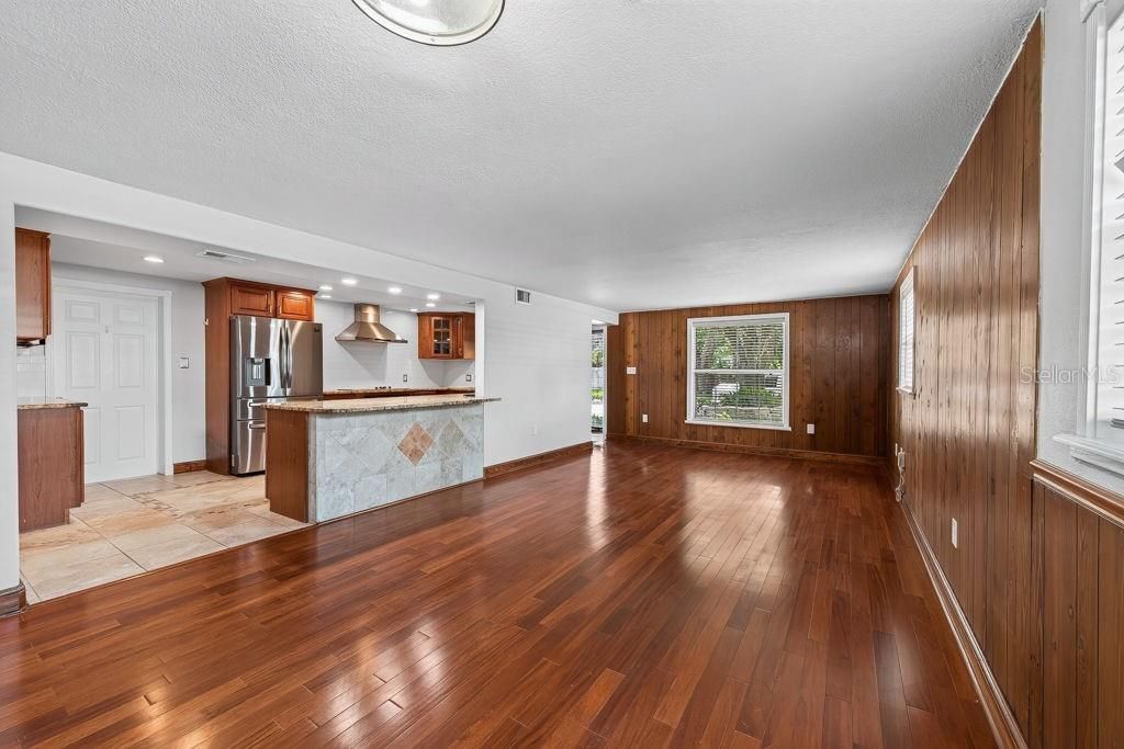 For Sale: $565,000 (5 beds, 3 baths, 2960 Square Feet)