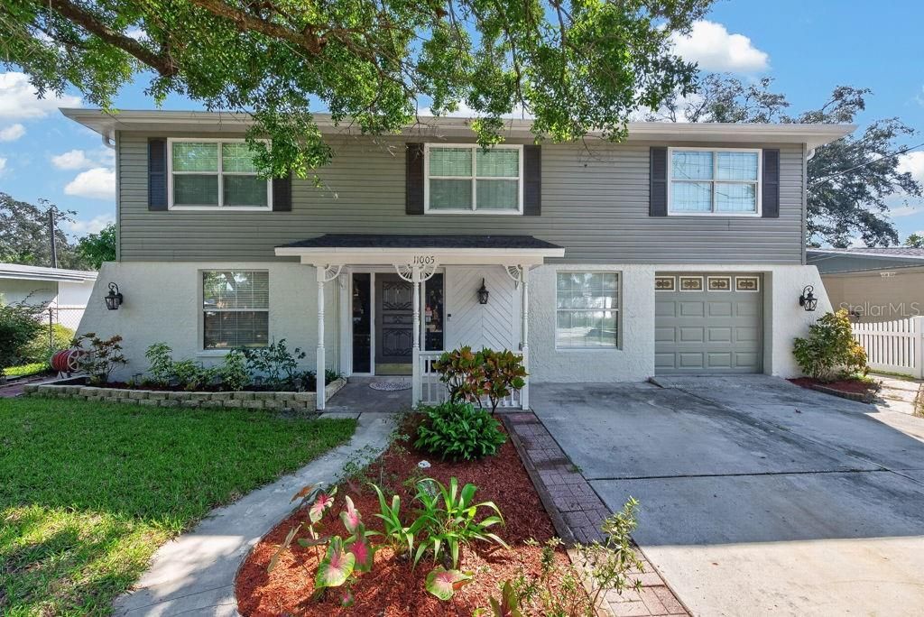 For Sale: $565,000 (5 beds, 3 baths, 2960 Square Feet)