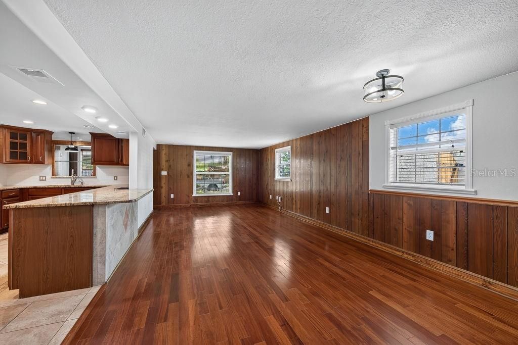 For Sale: $565,000 (5 beds, 3 baths, 2960 Square Feet)
