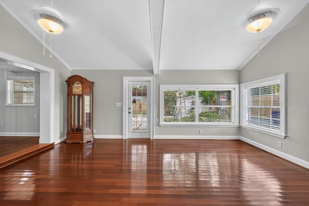 For Sale: $565,000 (5 beds, 3 baths, 2960 Square Feet)