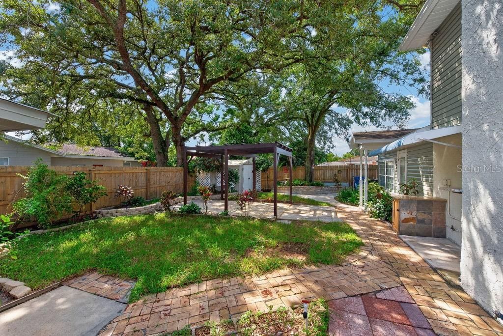For Sale: $565,000 (5 beds, 3 baths, 2960 Square Feet)
