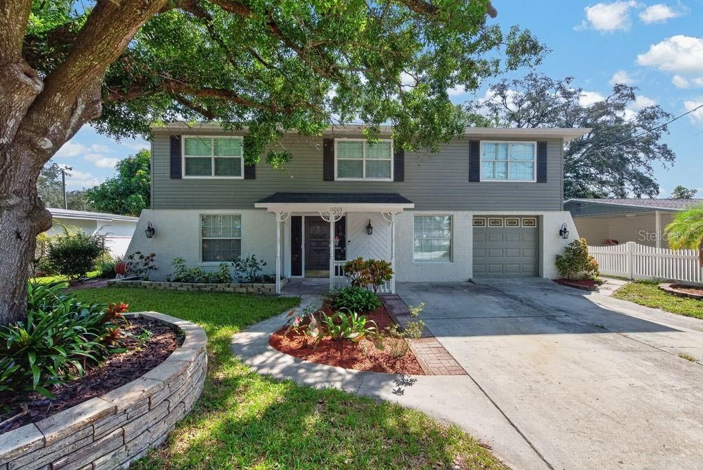 For Sale: $565,000 (5 beds, 3 baths, 2960 Square Feet)