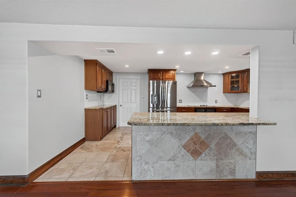 For Sale: $565,000 (5 beds, 3 baths, 2960 Square Feet)