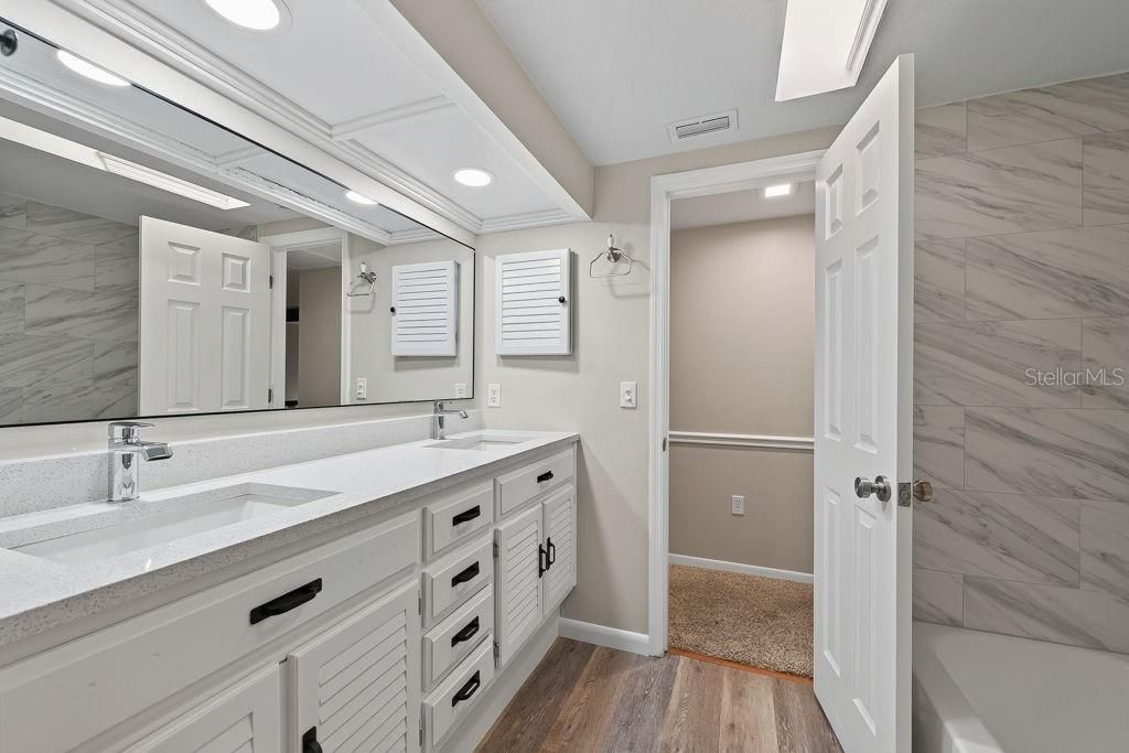 For Sale: $565,000 (5 beds, 3 baths, 2960 Square Feet)