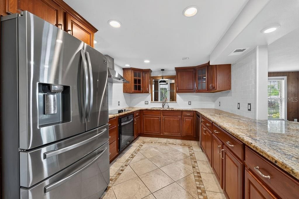 For Sale: $565,000 (5 beds, 3 baths, 2960 Square Feet)