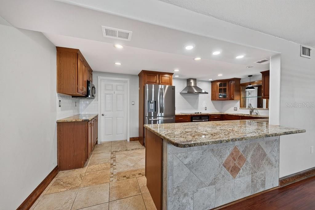 For Sale: $565,000 (5 beds, 3 baths, 2960 Square Feet)