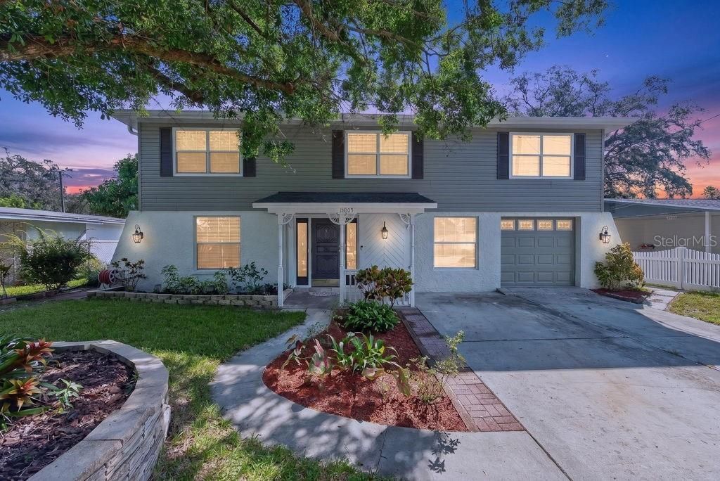 For Sale: $565,000 (5 beds, 3 baths, 2960 Square Feet)