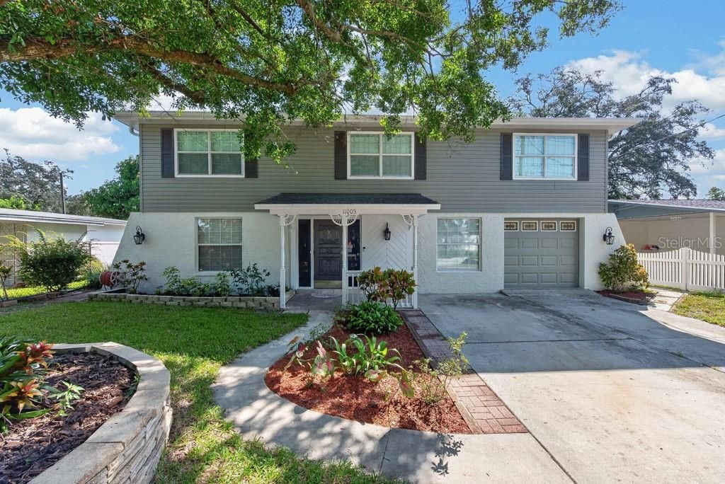 For Sale: $565,000 (5 beds, 3 baths, 2960 Square Feet)