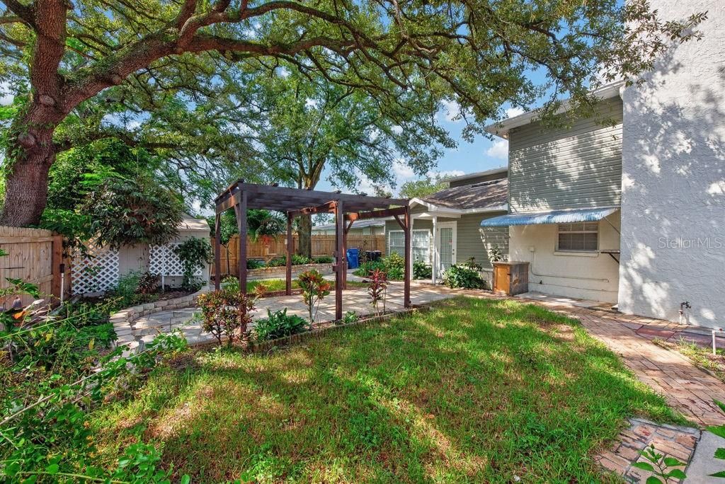 For Sale: $565,000 (5 beds, 3 baths, 2960 Square Feet)