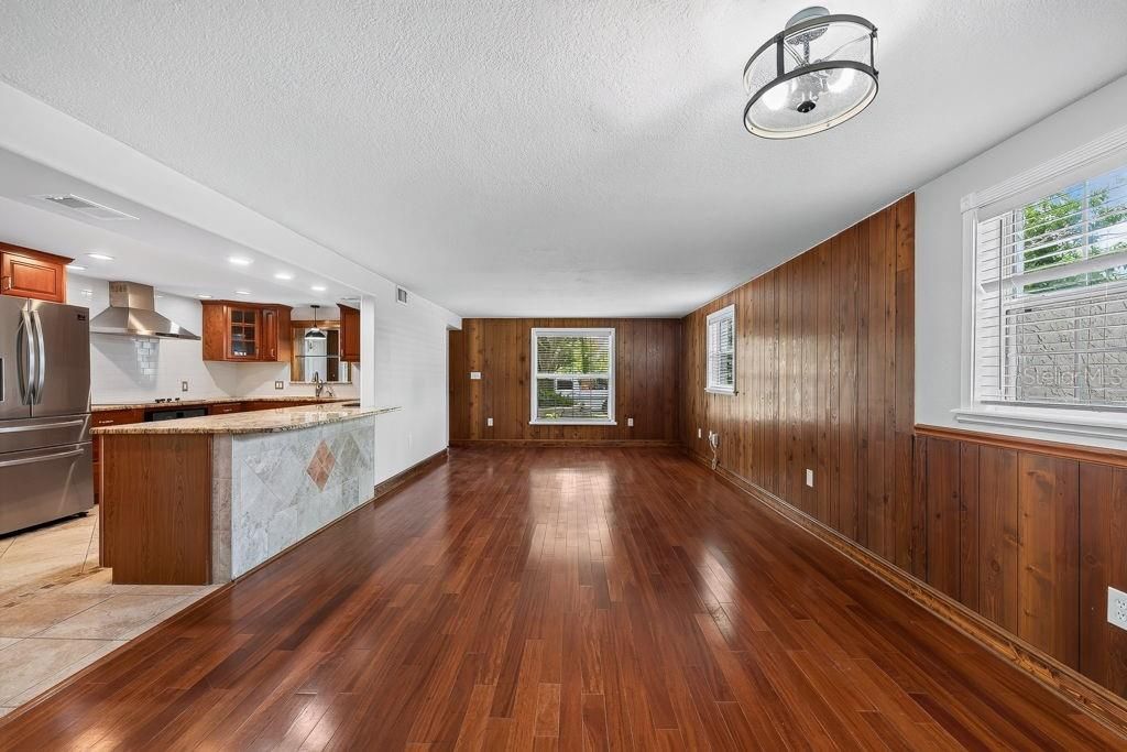 For Sale: $565,000 (5 beds, 3 baths, 2960 Square Feet)