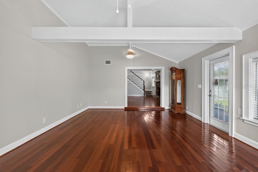 For Sale: $565,000 (5 beds, 3 baths, 2960 Square Feet)