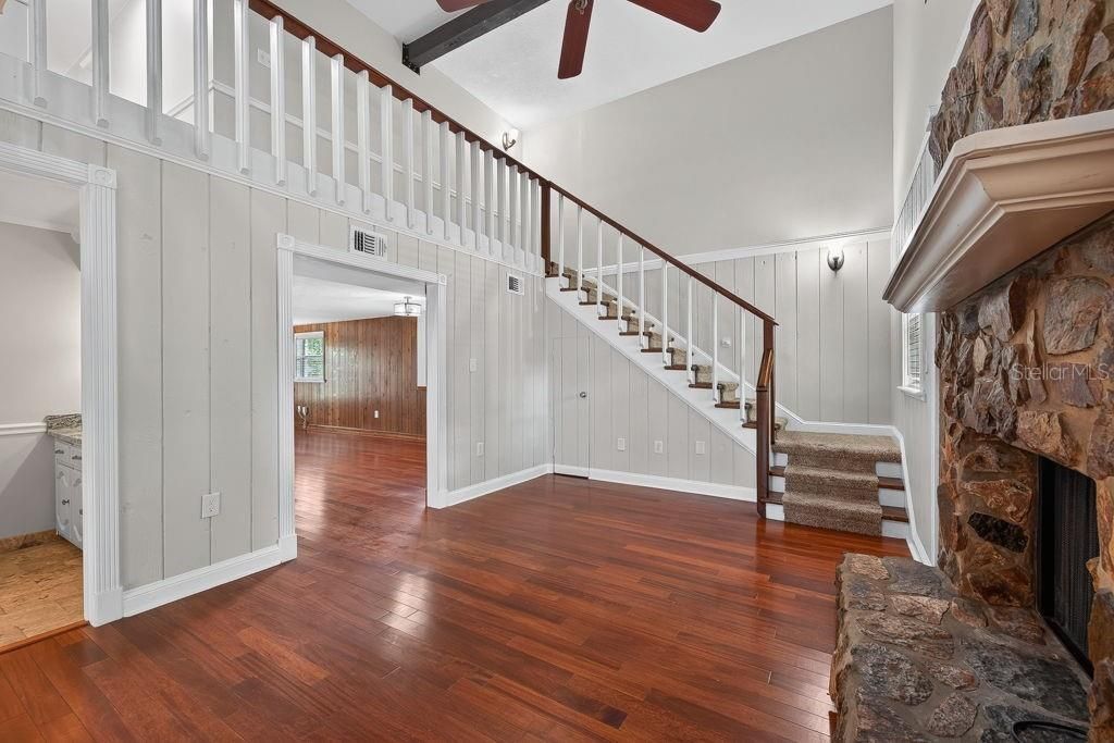For Sale: $565,000 (5 beds, 3 baths, 2960 Square Feet)