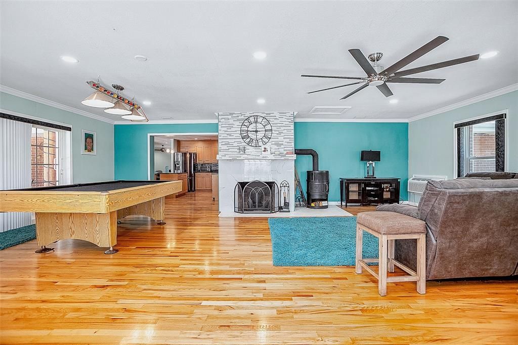 En Venta: $774,000 (3 camas, 3 baños, 2304 Pies cuadrados)