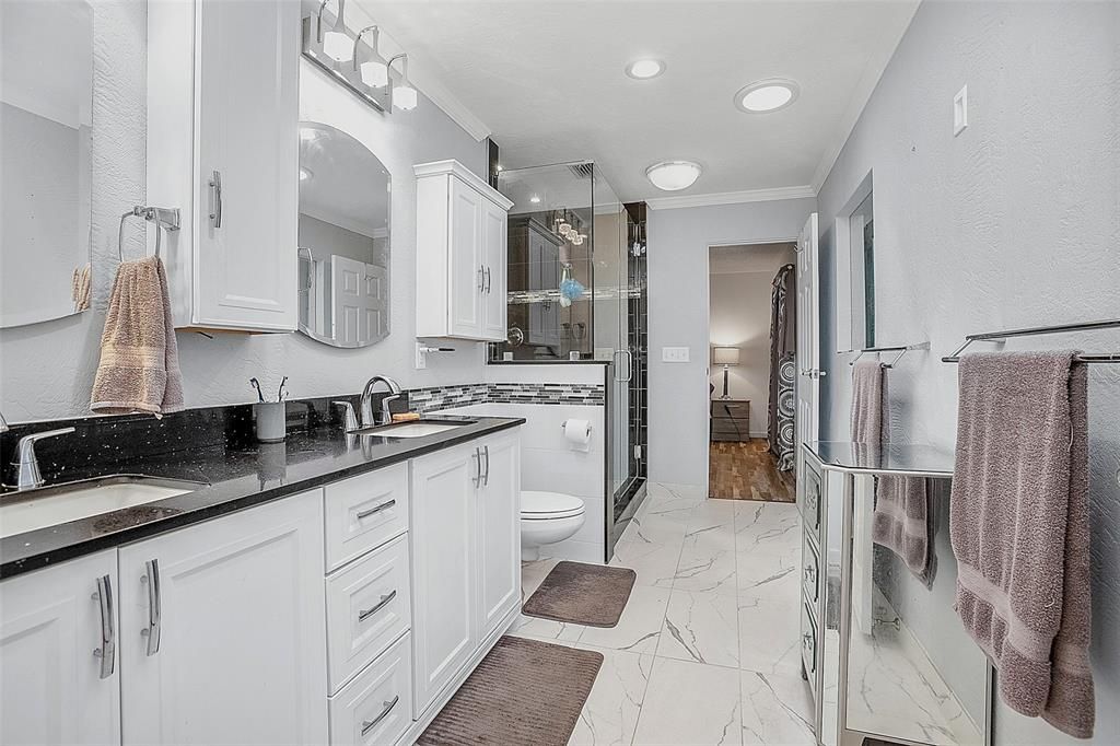 En Venta: $774,000 (3 camas, 3 baños, 2304 Pies cuadrados)