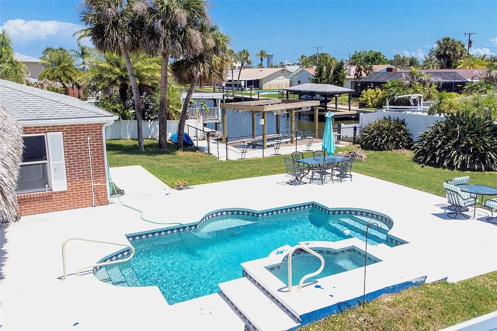 En Venta: $774,000 (3 camas, 3 baños, 2304 Pies cuadrados)