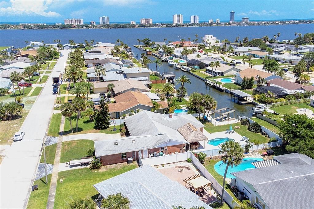 En Venta: $774,000 (3 camas, 3 baños, 2304 Pies cuadrados)