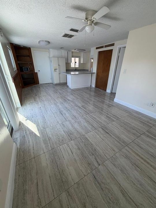 En Renta: $1,950 (3 camas, 2 baños, 1200 Pies cuadrados)