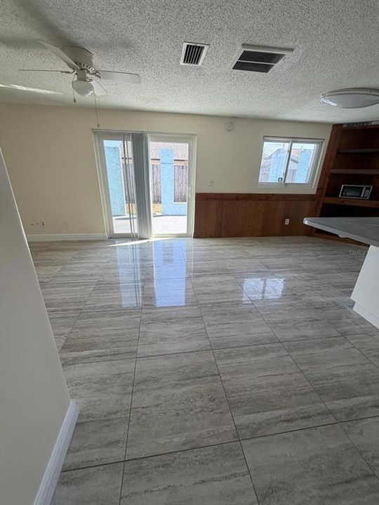 En Renta: $1,950 (3 camas, 2 baños, 1200 Pies cuadrados)
