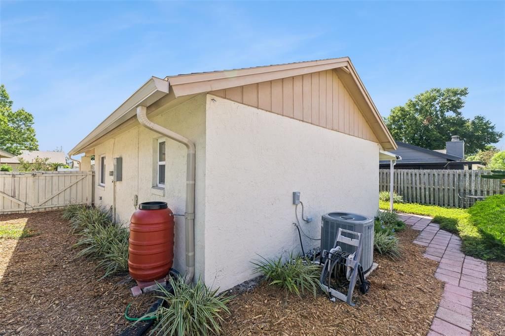 For Sale: $349,900 (2 beds, 2 baths, 1266 Square Feet)
