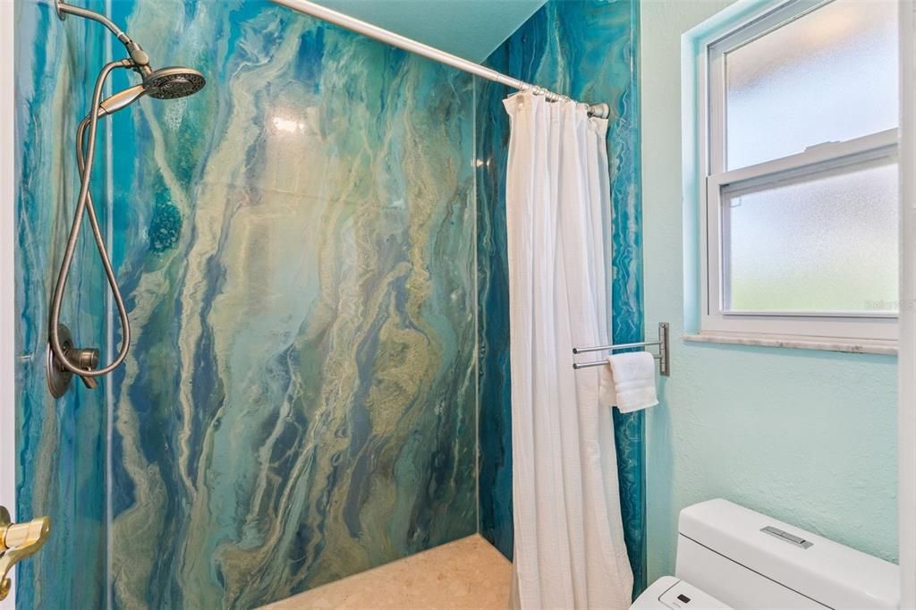 For Sale: $349,900 (2 beds, 2 baths, 1266 Square Feet)
