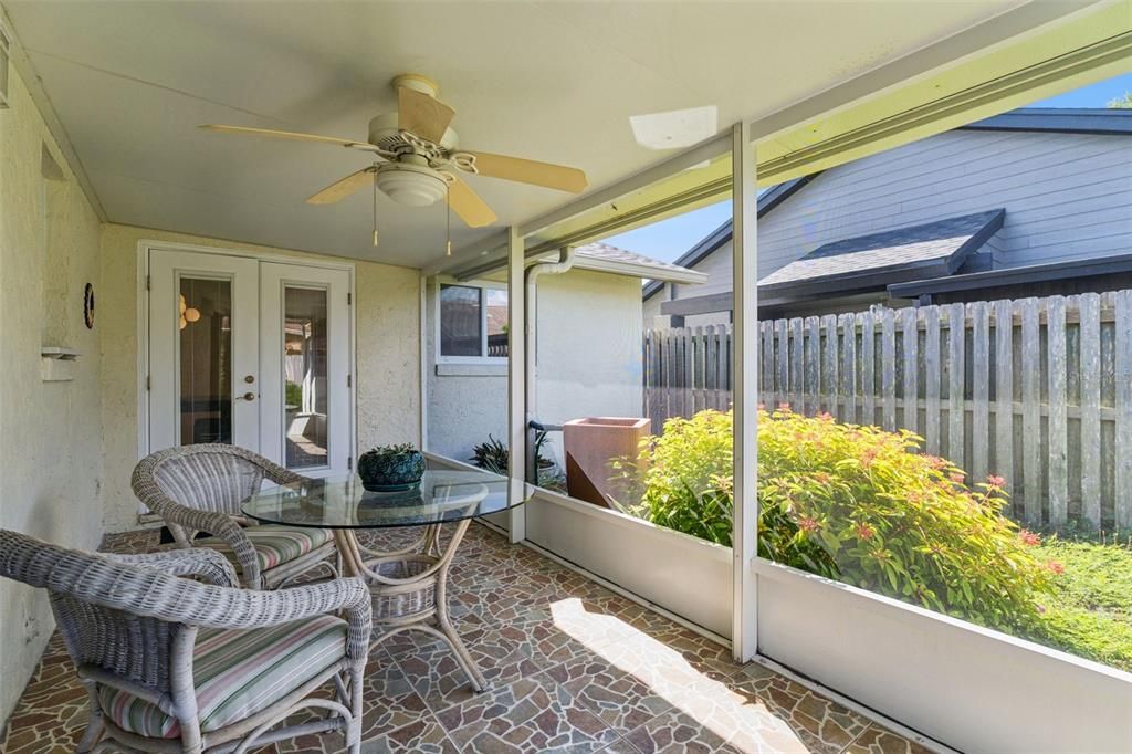 For Sale: $349,900 (2 beds, 2 baths, 1266 Square Feet)