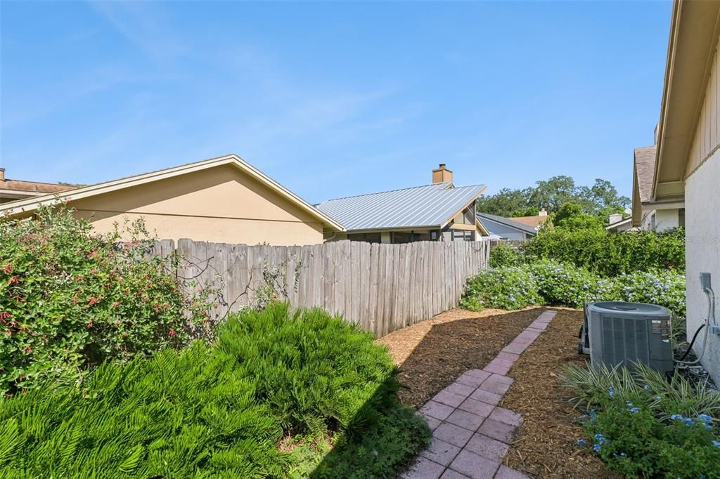 For Sale: $349,900 (2 beds, 2 baths, 1266 Square Feet)