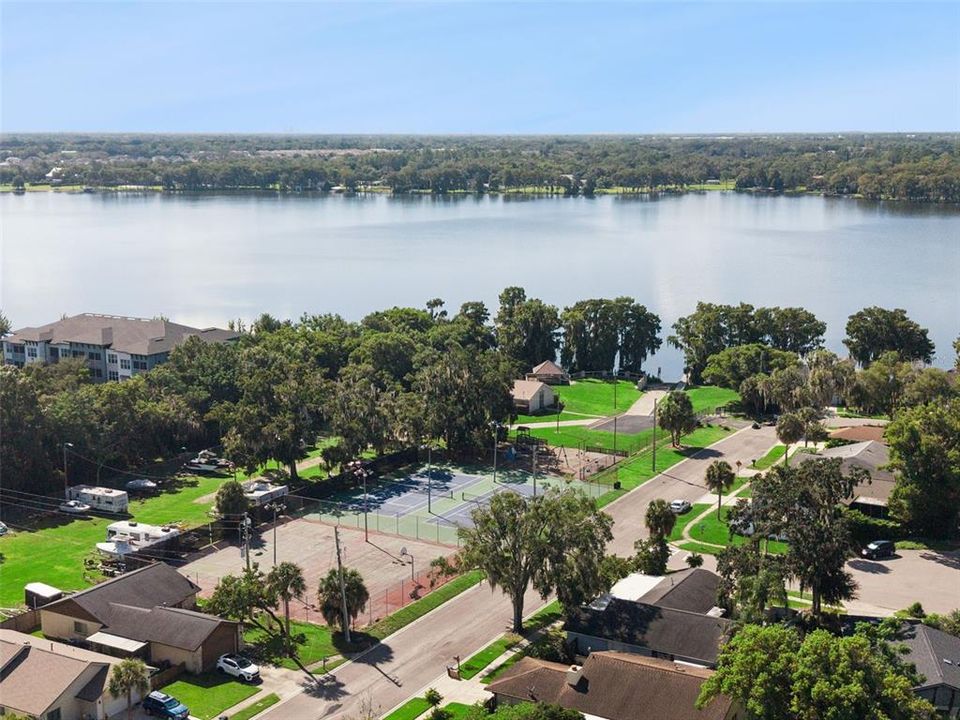 For Sale: $349,900 (2 beds, 2 baths, 1266 Square Feet)