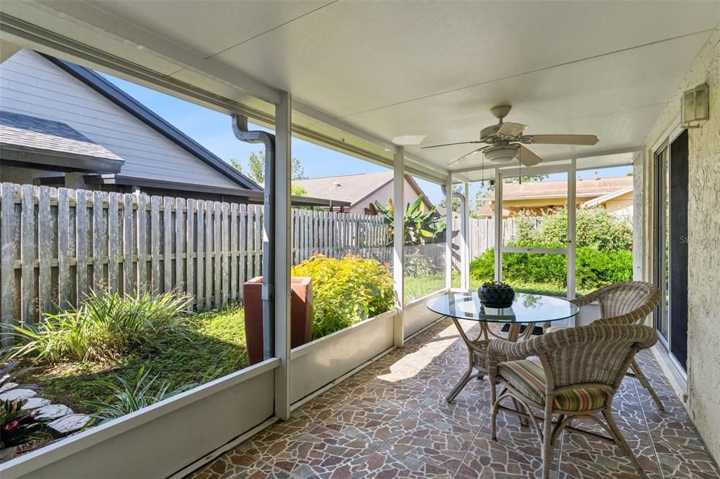 For Sale: $349,900 (2 beds, 2 baths, 1266 Square Feet)