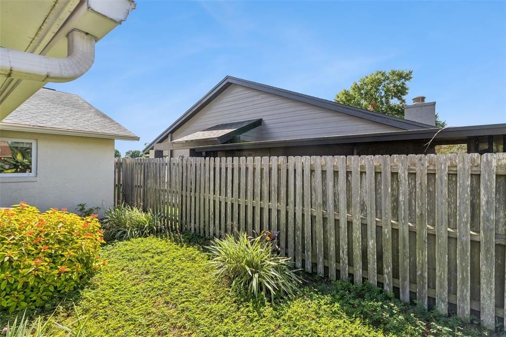 For Sale: $349,900 (2 beds, 2 baths, 1266 Square Feet)
