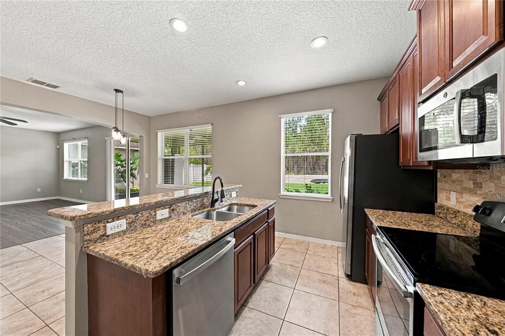 For Sale: $349,900 (4 beds, 3 baths, 2151 Square Feet)