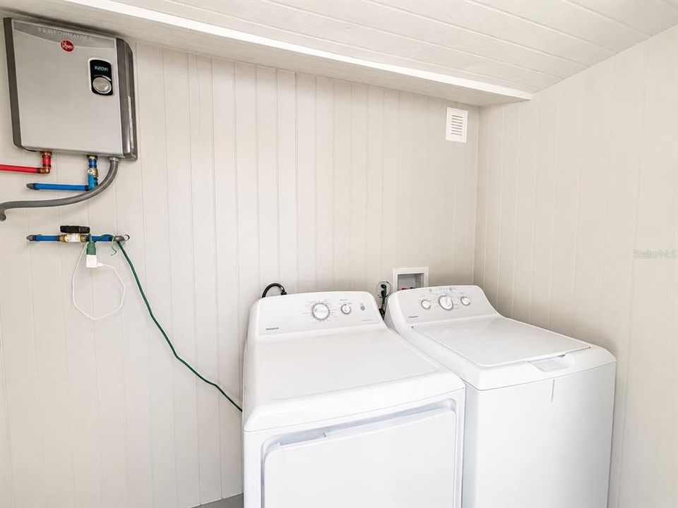 For Rent: $1,600 (2 beds, 1 baths, 669 Square Feet)