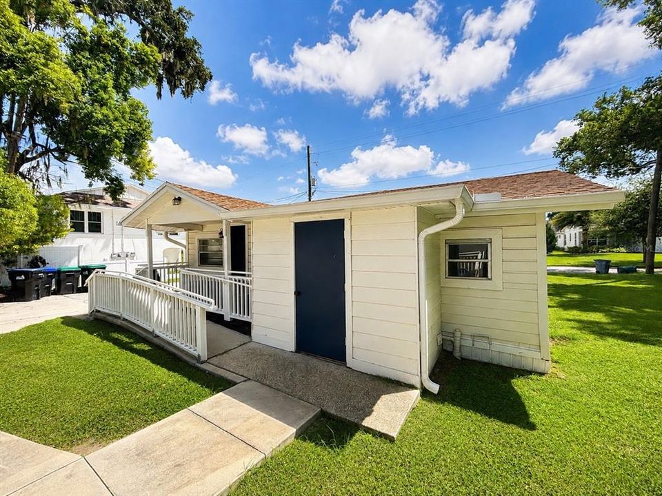 For Rent: $1,600 (2 beds, 1 baths, 669 Square Feet)